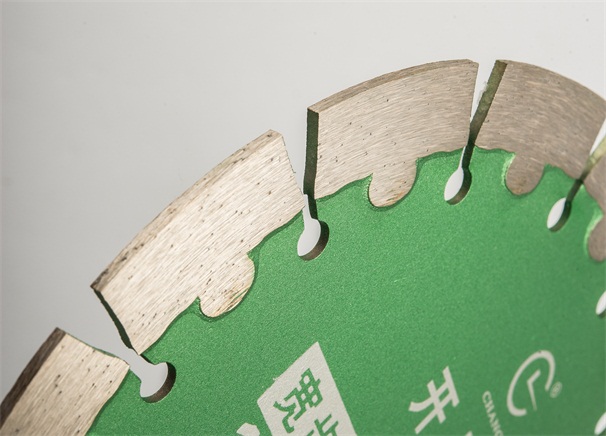 如何提高開槽切割片刀頭金剛石的把持力呢？