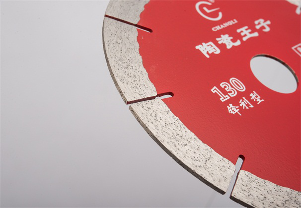 我國(guó)瓷磚切割片加工的瓷磚外墻在發(fā)展中有哪些阻礙性問(wèn)題呢？